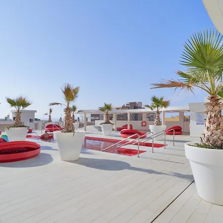 Stunning Seaview Terrace One-bedroom 丰希罗拉